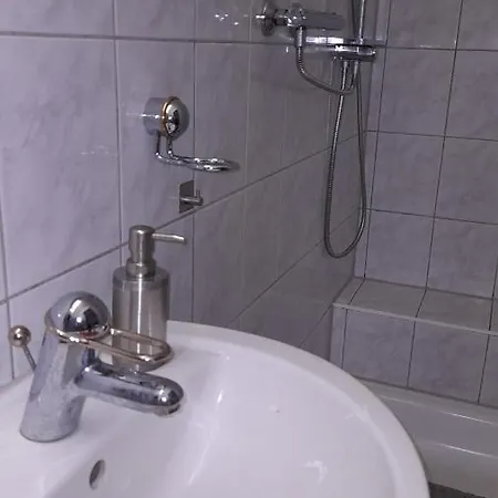 Schone 2raumwohnung In Perfekter Lage Apartment