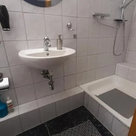 Schone 2raumwohnung In Perfekter Lage Apartment Monchengladbach