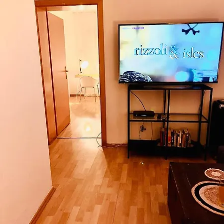 Schone 2raumwohnung In Perfekter Lage Apartment Monchengladbach
